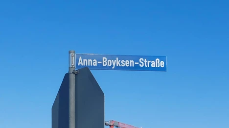 The new street sign for Anna-Boyksen-Straße in Garching.