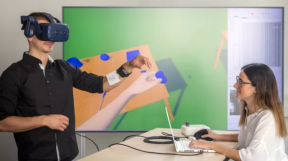 Mithilfe neuer Technologien wie Virtual Reality erforschen wir innovative Lösungen für die Mobilisierung der oberen Gliedmaßen. Foto: Andreas Heddergott / TUM