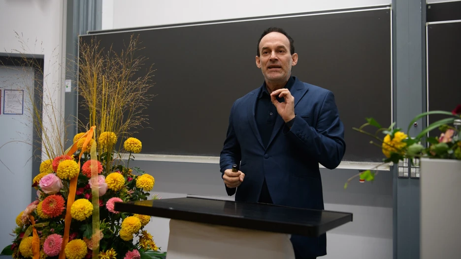 In his lecture, Professor Michael Backes talks about cybersecurity and its social implications.
