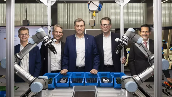 Executive Vice President Norbert Gaus und CTO Peter Körte von Siemens, Ministerpräsident Dr. Markus Söder, Staatsminister Markus Blume und TUM-Präsident Thomas Hofmann