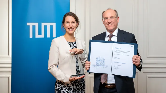 Prof. Dr. Luise Pufahl und TUM Vice President Prof. Dr. Gerhard Kramer