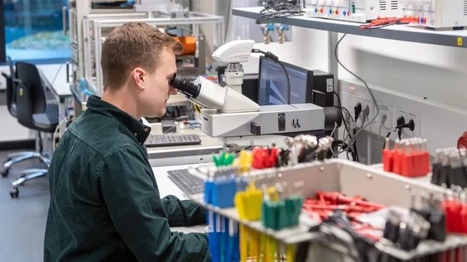Student conducts research in the new building of electrical engineering and information technology at TUM Campus Garching