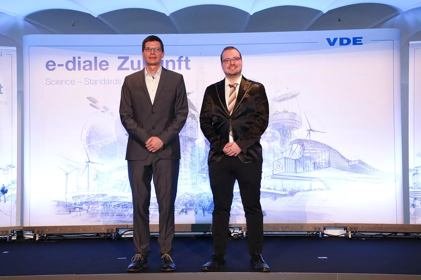 Dr. Jonas Kornprobst und Dr. Andreas Noll bei der Preisverleihung (Quelle: VDE)