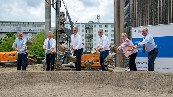 Der erste Spatenstich für das ZDMG
