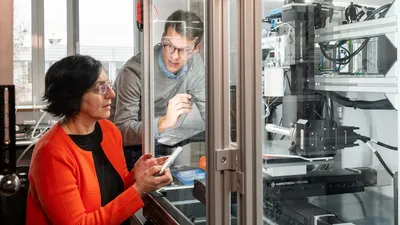 Two researchers in the lab at the Munich Institute of Biomedical Engineering