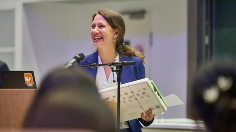 Prof. Luise Pufahl is honored for the best compulsory lecture in the 2024 summer semester.