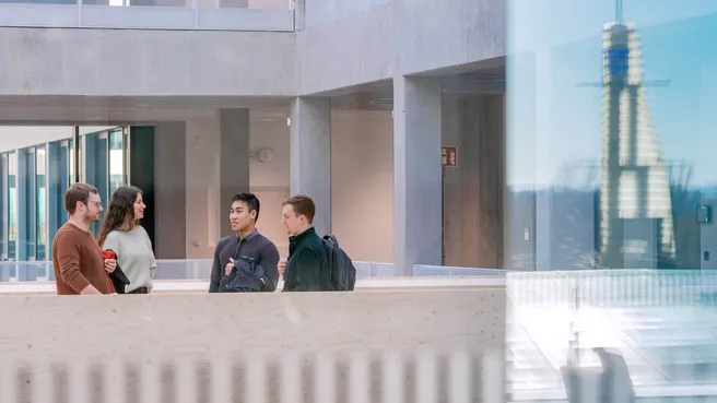 Students on the Garching research campus, building for electrical engineering and information technology