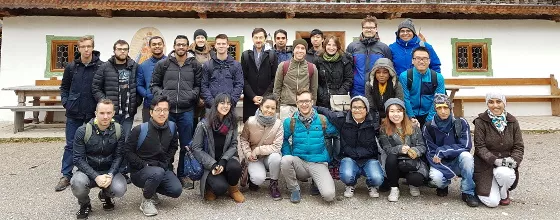 Minga Mentoring Schliersee 2017: group photo of the students in fron of a building at Schliersee