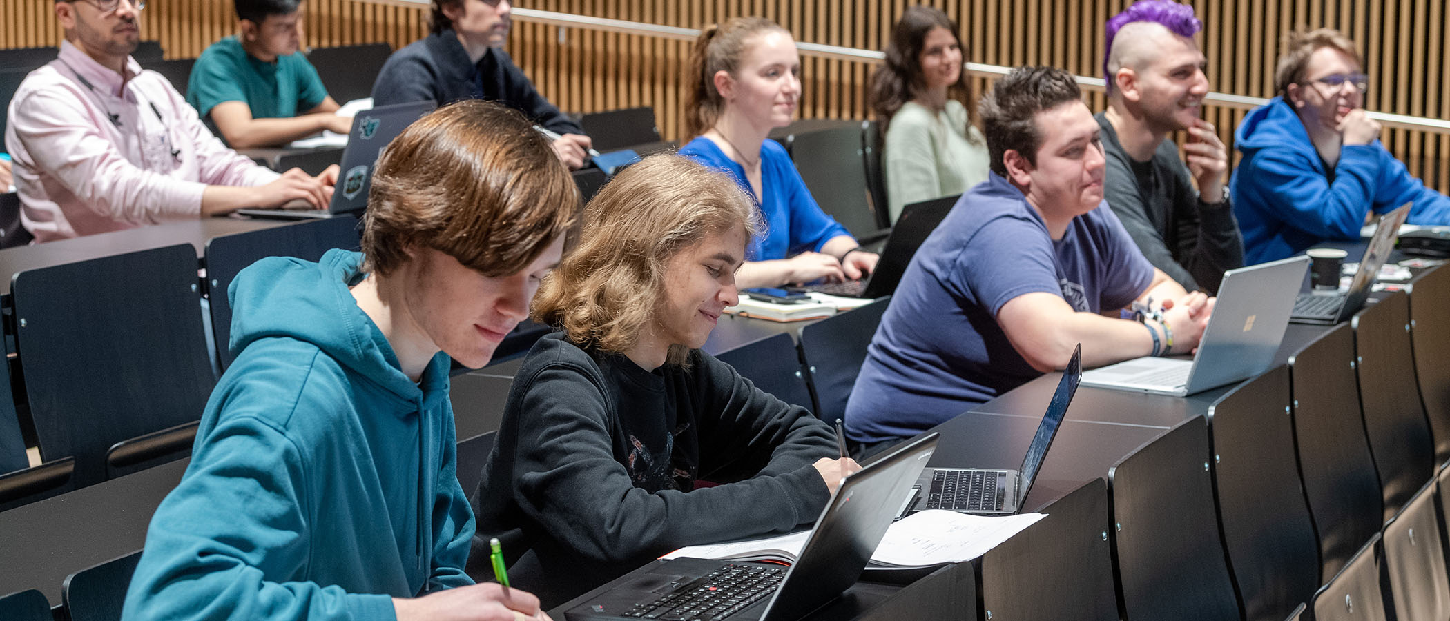 Studierende im Hörsaal während eines Seminars